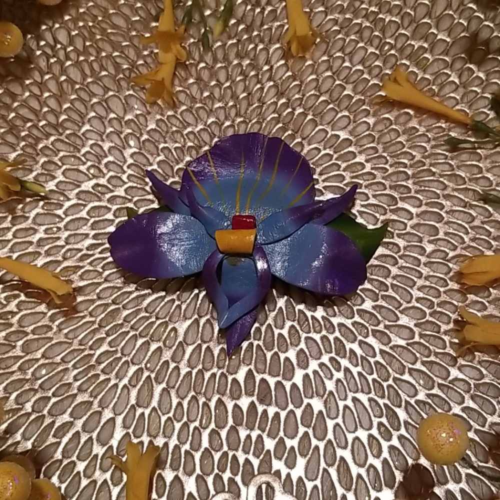 NWOT / "Island Flair" Leather Hair Barrette /Blue